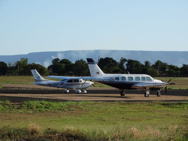 Cessna Skylane (PR-HSF) - Cessna 182 Skylane & Embraer EMB-820C Navajo