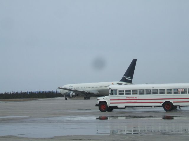 N120DL — - Taxiing for takeoff. Goose airport NL.May 14/9