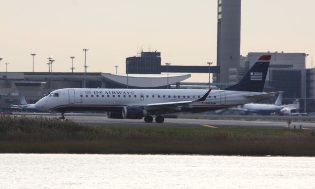Embraer ERJ-190 (N955UW)