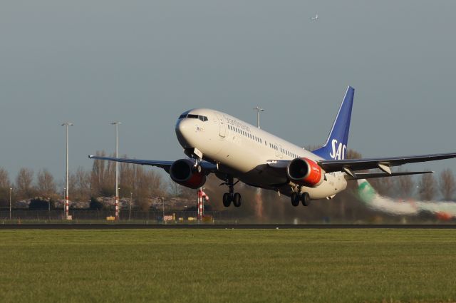 Boeing 737-700 (LN-RRU)