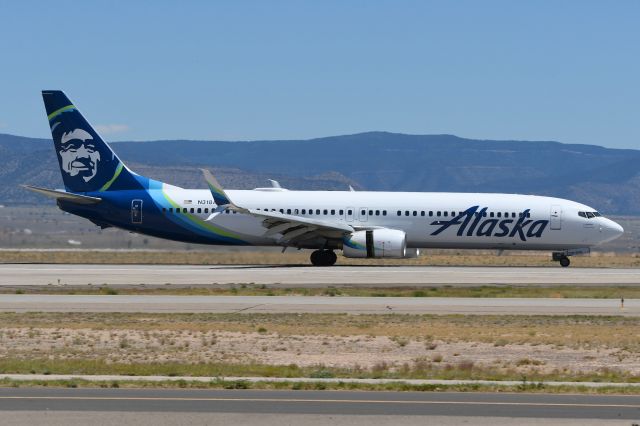 Boeing 737-900 (N318AS)
