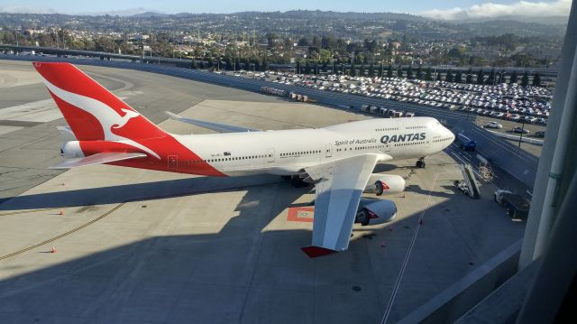 Boeing 747-200 (VH-OEJ) - Parked at a remote stand while it waits for the return leg to Sydney. 