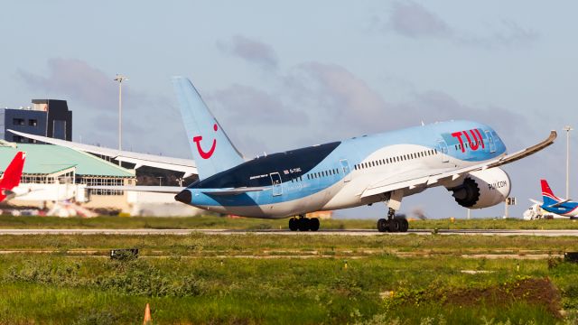 Boeing 787-8 (G-TUIC) - Departing.