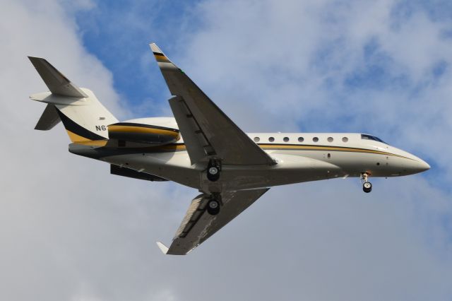 IAI Gulfstream G280 (N62AE) - AIR EAGLE LLC on final at KCLT - 10/8/18