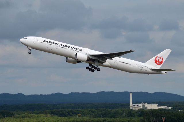 BOEING 777-300 (JA8945)