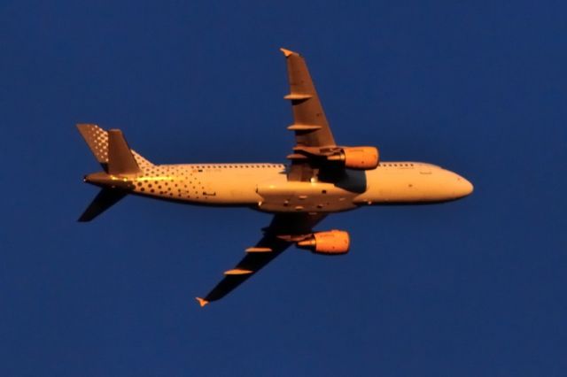 Airbus A320 (EC-JTQ) - 2009 - Climbing at SS