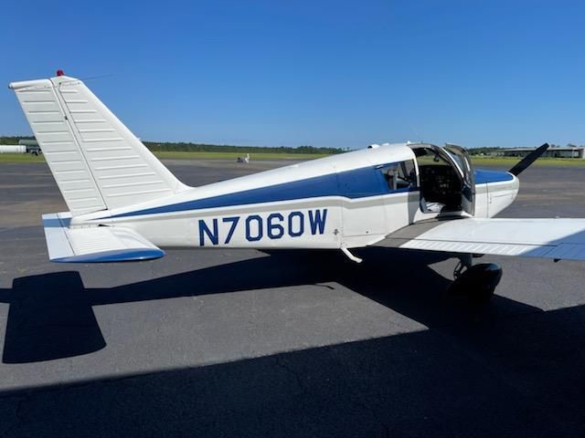 Piper Cherokee (N7060W)