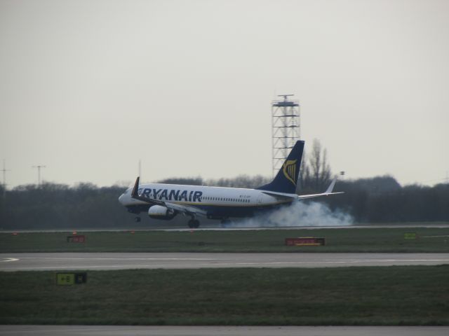 Boeing 737-700 (EI-DPF)