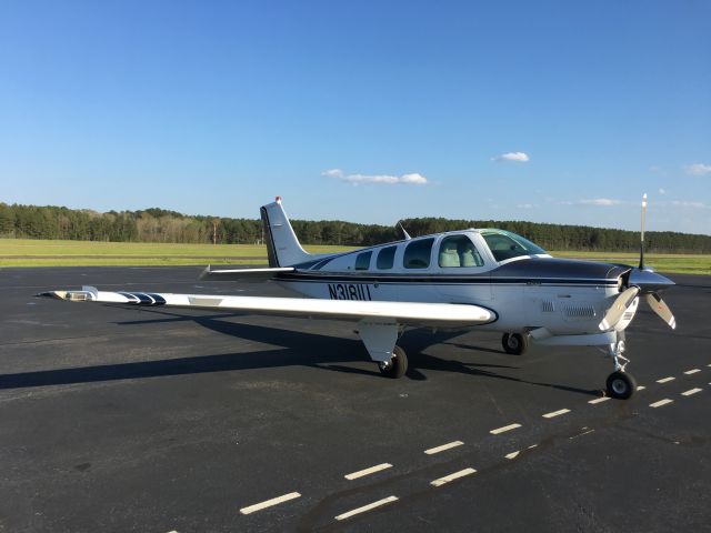 Beechcraft Bonanza (N3181U)