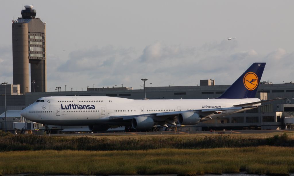 BOEING 747-8 (D-ABYF)