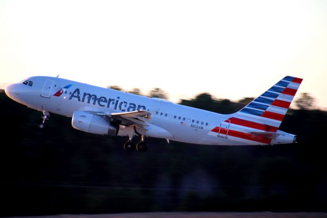 Airbus A319 (N812AW)