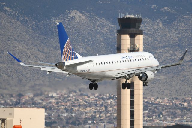 Embraer 175 (N204SY)