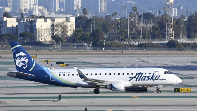 Embraer 175 (N402SY) - Taxiing to gate on taxiway Bravo at LAX