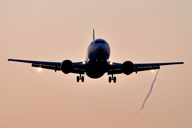 BOEING 737-300 (G-TOYC) - bmibaby RWY06