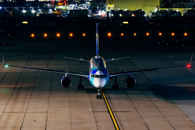 Boeing 757-200 (N14102) - United Airlines 757-200 in Her Art Here (Antonelli - NJ/NYC) special livery taxiing at PHX on 1/6/22. Taken with a Canon R7 and Tamron 70-200 G2 lens.