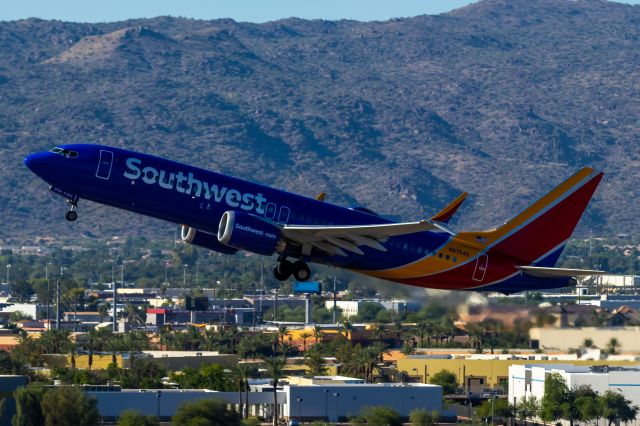 Boeing 737 MAX 8 (N8754S) - Southwest Airlines 737 MAX 8 taking off from PHX on 9/17/22. Taken with a Canon 850D and a Canon EF 70-200mm f/2.8L IS II USM lens. 