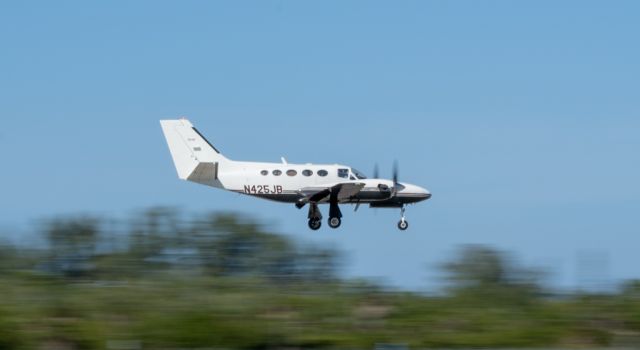 Cessna Conquest 1 (N425JB) - Landing runway 5