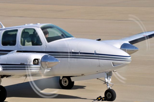 Beechcraft Baron (58) (N58DL)