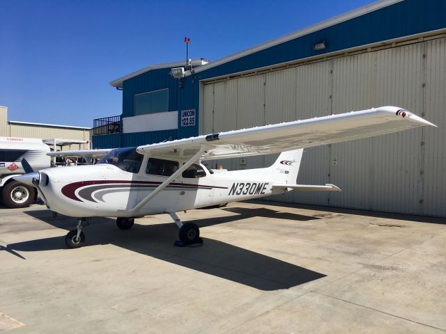 Cessna Skyhawk (N330ME)