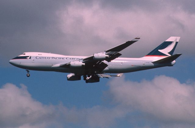 Boeing 747-400 (B-HUP) - Final Approach to Narita Intl Airport Rwy34L on 2001/09/05