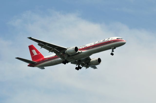 Boeing 757-200 (B-2842) - 2011/5/8