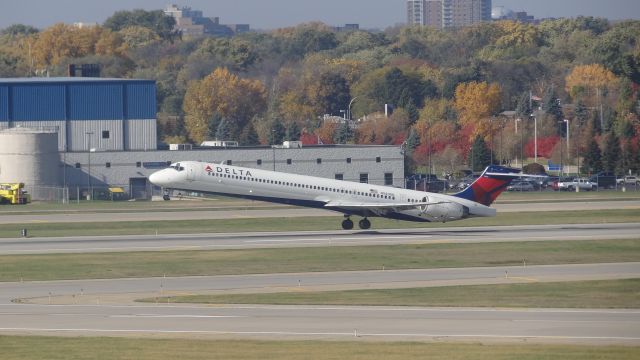 McDonnell Douglas MD-90 (N940DN) - Mad Dog rotating off of runway 17.