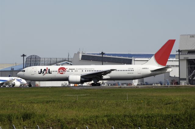 BOEING 767-300 (JA602J) - Departure at Narita Intl Airport Rnwy34L on 2012/10/13