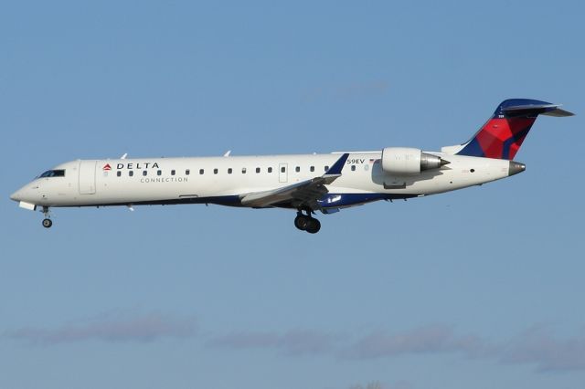 Canadair Regional Jet CRJ-700 (N759EV)