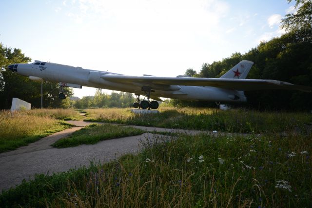 Tupolev Tu-16 —