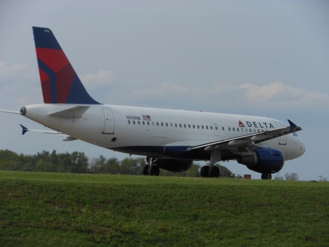 Airbus A319 (N318NB)