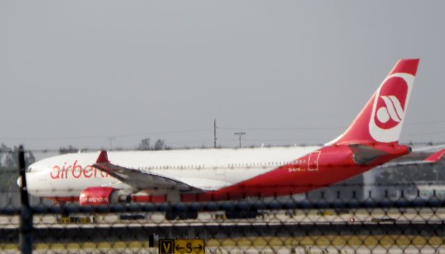 Airbus A330-200 (D-ALPI)