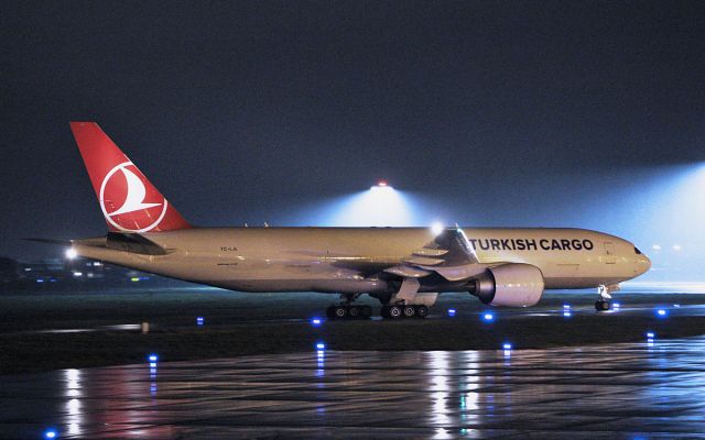 Boeing 777-200 (TC-LJL) - turkish cargo b777-ff2 tc-ljl arriving in shannon this evening from istanbul 21/12/18.