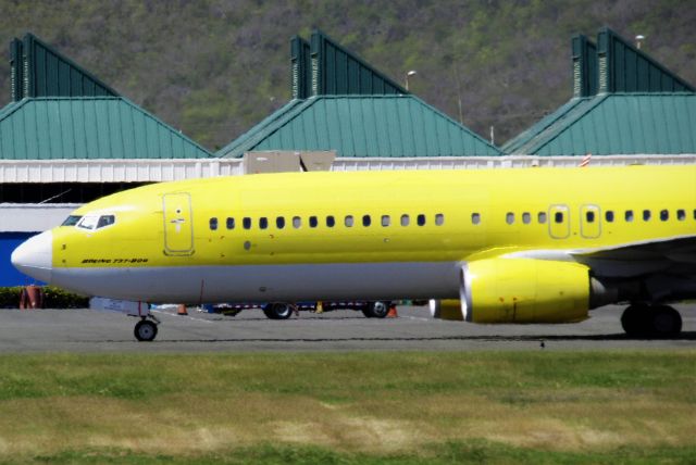Boeing 737-800 (N748MA)