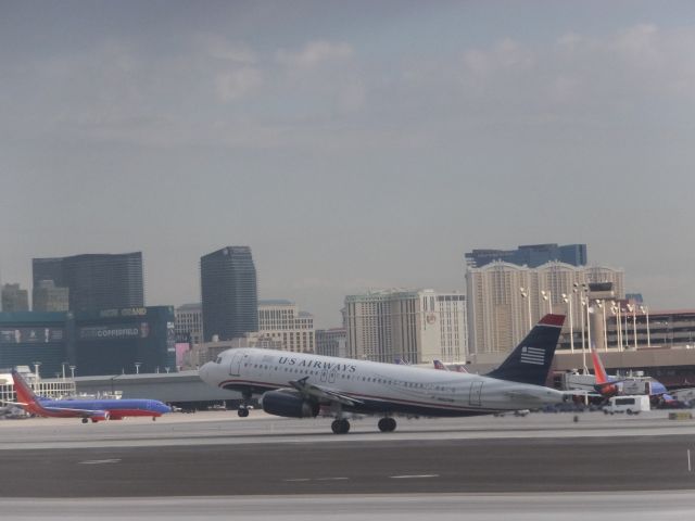 Airbus A320 (N657AW)