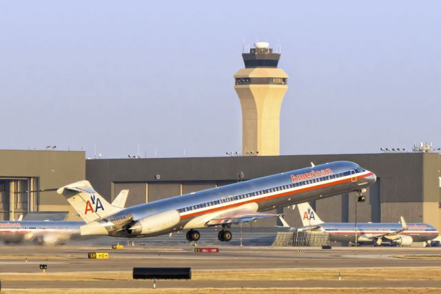 McDonnell Douglas MD-82 (N426AA)