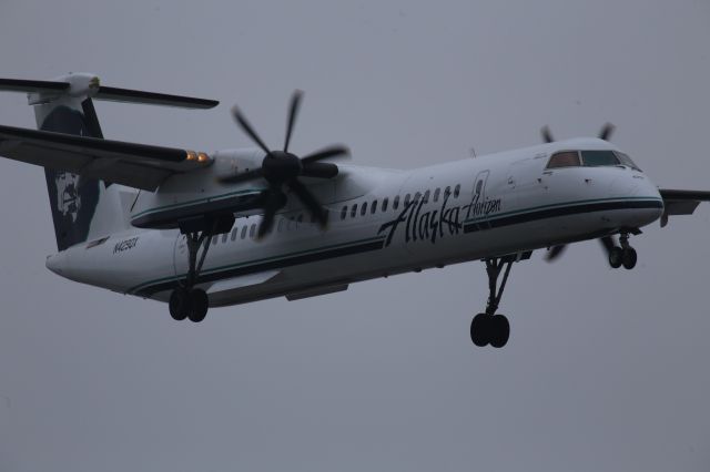 de Havilland Dash 8-400 (N429QX)