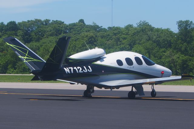 Cirrus Vision SF50 (N712JJ)