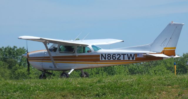 Cessna Skyhawk (N862TW) - Holding for departure is this 1978 Cessna 172N Skyhawk from the Spring of 2024.