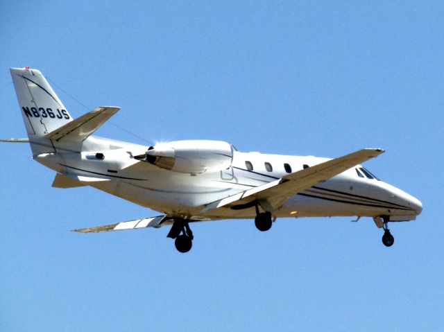 Cessna Citation Excel/XLS (N836JS) - Landing RWY 20R