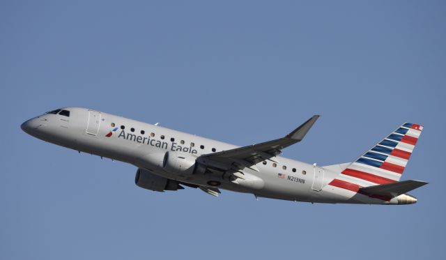 Embraer 175 (N213NN) - Departing LAX