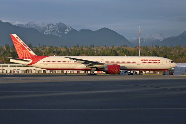 BOEING 777-300 (VT-ALS)