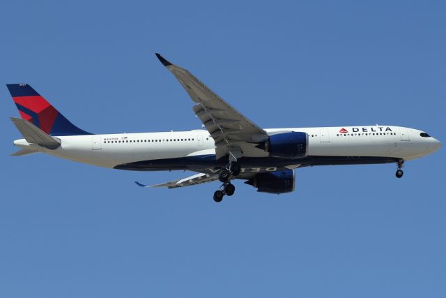 Airbus A330-900 (N407DX) - 07/07/2021: Flight from JFK on landing path to runway 30.