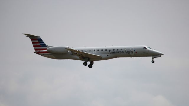 Embraer ERJ-135 (N835AE) - Coming in for a landing as seen from Founder's Plaza on 5/26/2019.