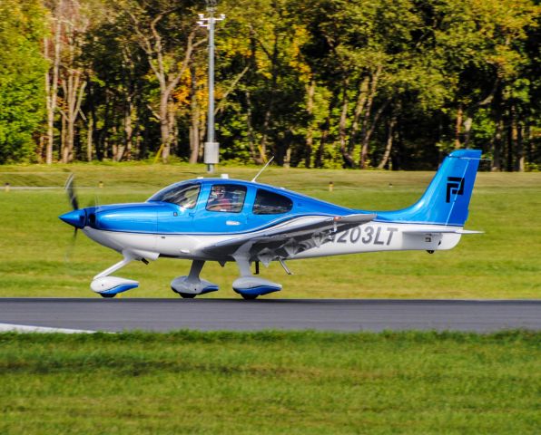 Cirrus SR-20 (N203LT)