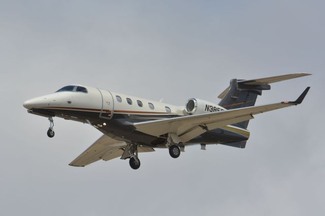 Embraer Phenom 300 (N385FX)