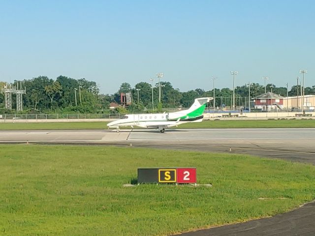 Embraer Phenom 300 (N516N)