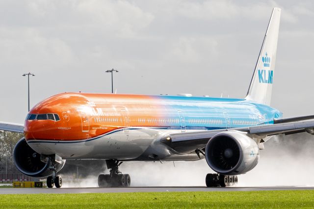 BOEING 777-300ER (PH-BVA)