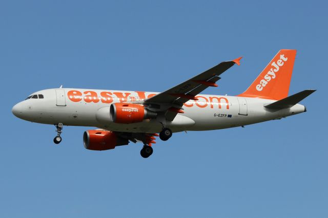 Airbus A319 (G-EZFP)