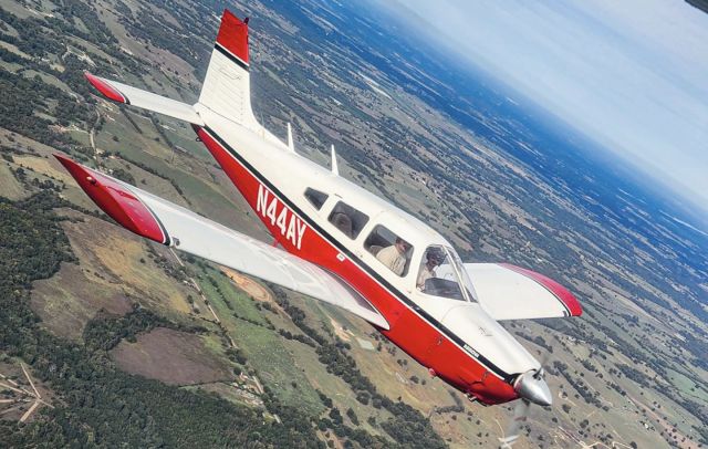 Piper Cherokee (N44AY)