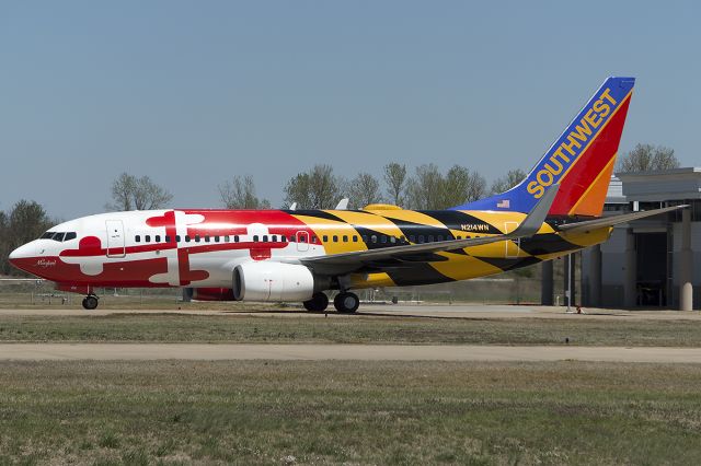 Boeing 737-700 (N214WN) - April 2014